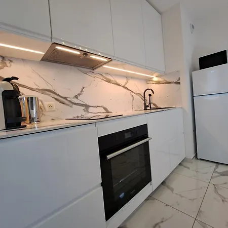 De Standing Apartment