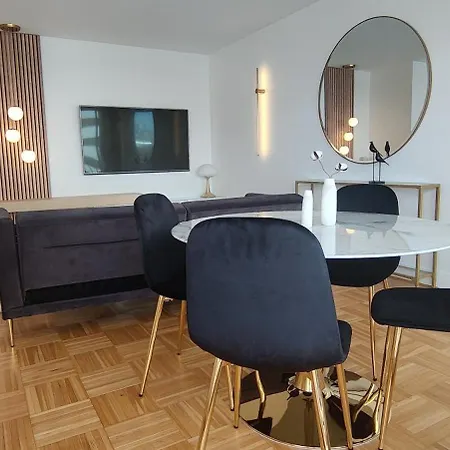 De Standing Apartment