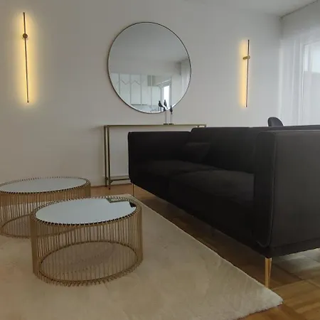 De Standing Apartment
